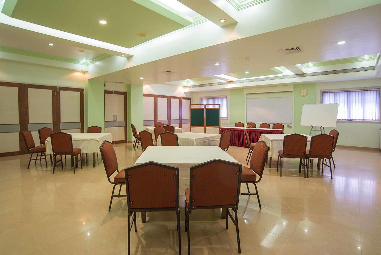 Ymca International House Hotel Mumbai  Buitenkant foto
