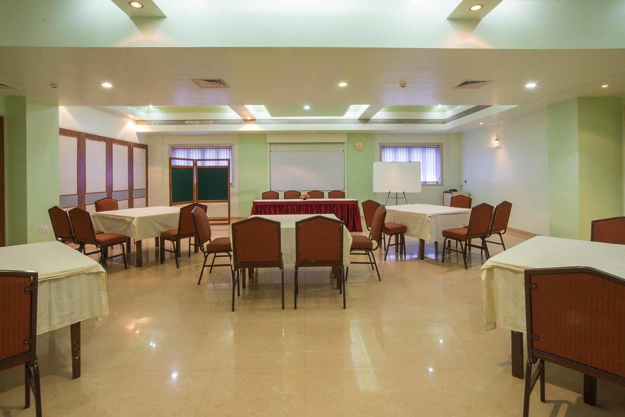 Ymca International House Hotel Mumbai  Buitenkant foto