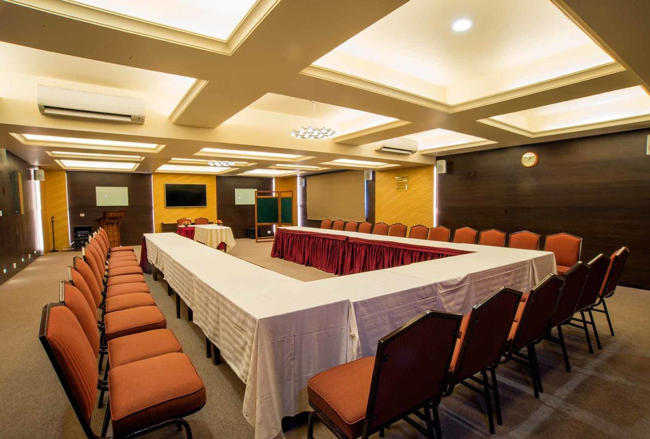 Ymca International House Hotel Mumbai  Buitenkant foto